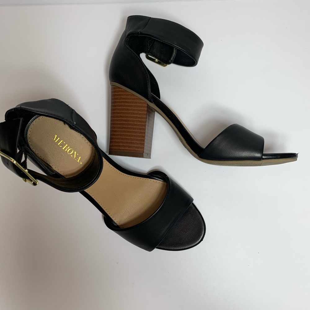 Merona open toe shoes